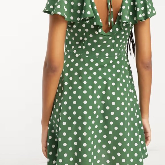 NWT ASOS DESIGN flutter sleeve mini dress with buttons in green polka dot - Picture 2 of 8